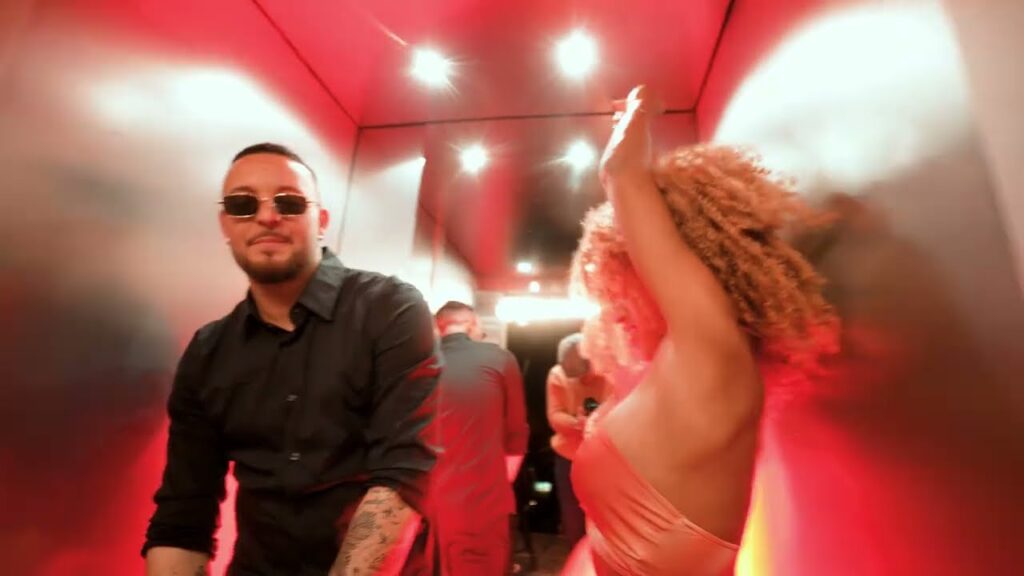 Mike Gino — Bad Girl, anteprima del videoclip